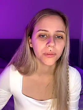 lunawolf21 online show from November 25, 7:43 am