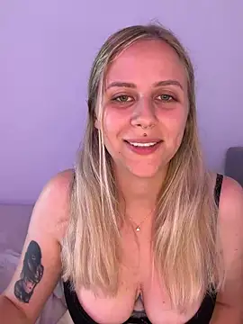 lunawolf21 online show from June 9, 6:57 am