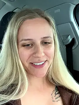 lunawolf21 online show from October 6, 9:04 am