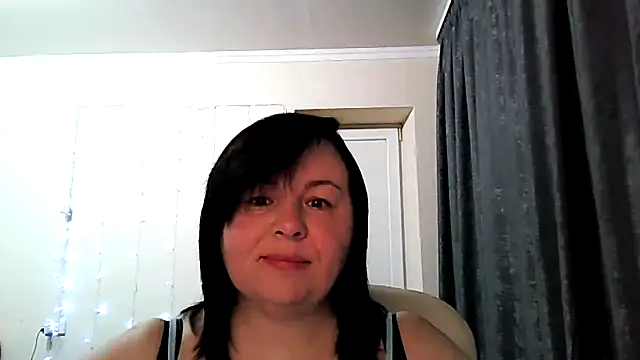 EmiliaLooo online show from February 23, 3:40 am