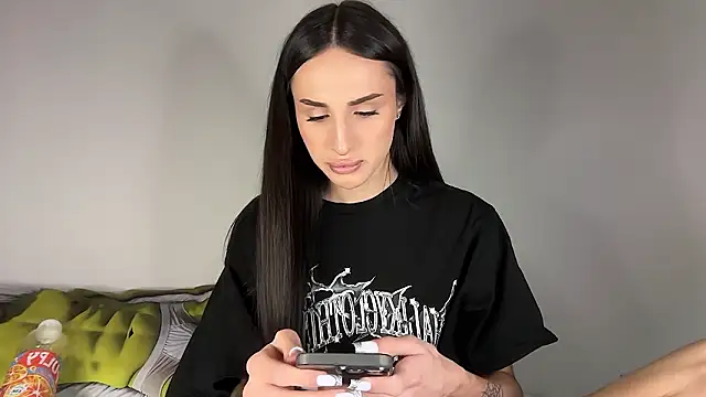 Kim Oberlin  online show from February 13, 6:09 pm