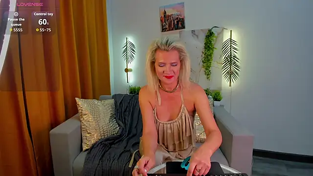 Luna  Lewis online show from September 18, 8:35 am