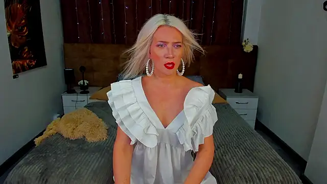 Luna  Lewis online show from February 12, 11:34 am