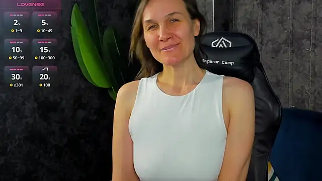 Lillian White online show from April 4, 1:04 am