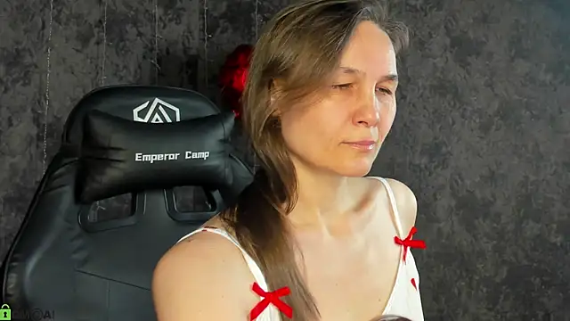 Lillian White online show from March 1, 1:16 am