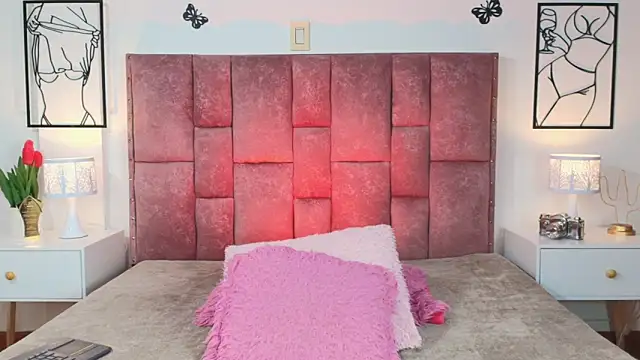 NicolMiller4 online show from April 19, 2:22 am