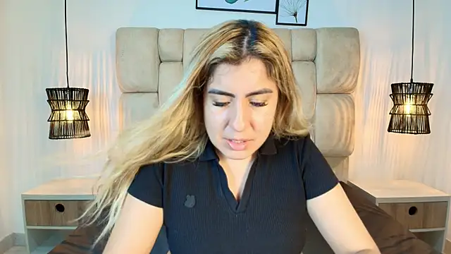 AdharaSmithh online show from June 13, 10:51 pm