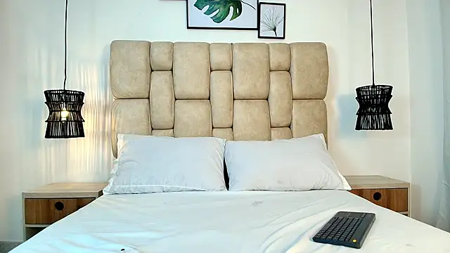 AdharaSmithh online show from November 28, 7:50 pm