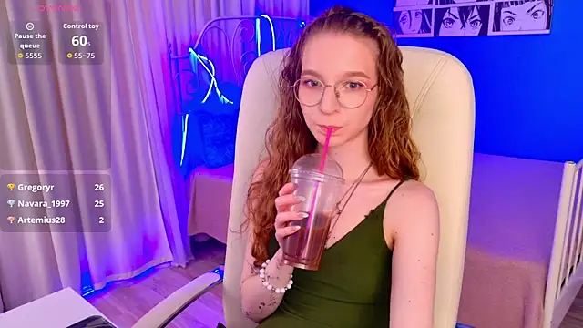 VioletShine online show from May 31, 1:50 pm