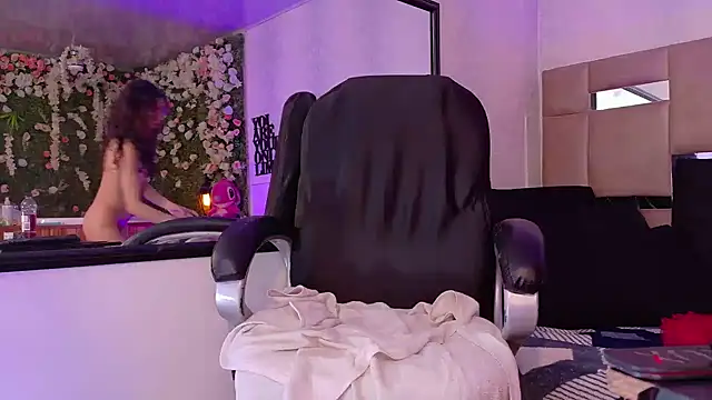 Queenjenn   online show from October 3, 9:25 am