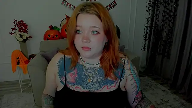 MoonLghte online show from October 21, 8:02 pm