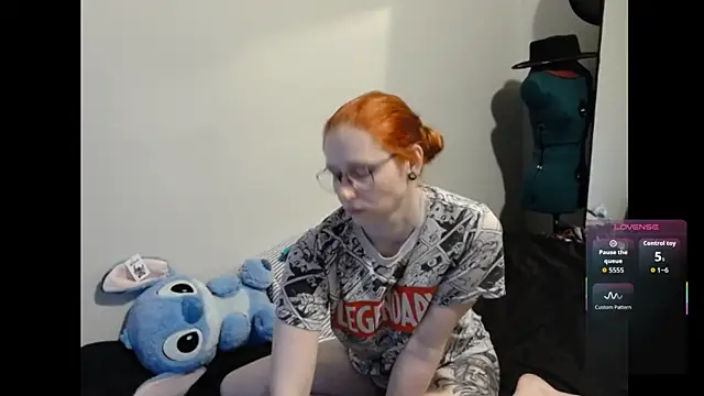 LilyFoxxx online show from April 3, 5:27 am