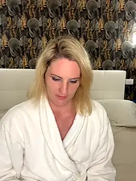 NoraNoxx online show from October 4, 9:08 pm