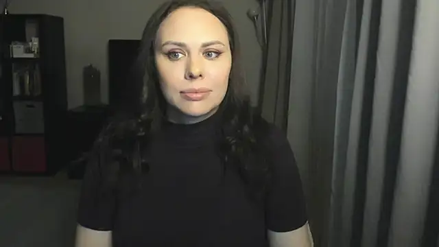 MollyCheiz online show from April 11, 6:00 pm