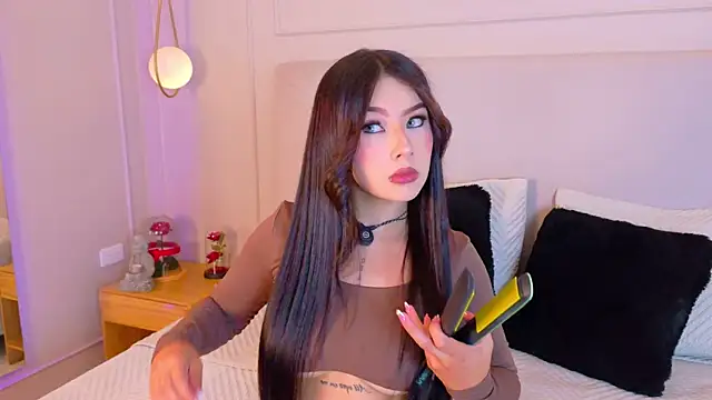 OlayaCooper online show from January 9, 7:40 pm