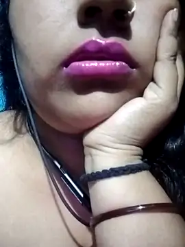 Love-Veronica online show from February 5, 6:44 pm