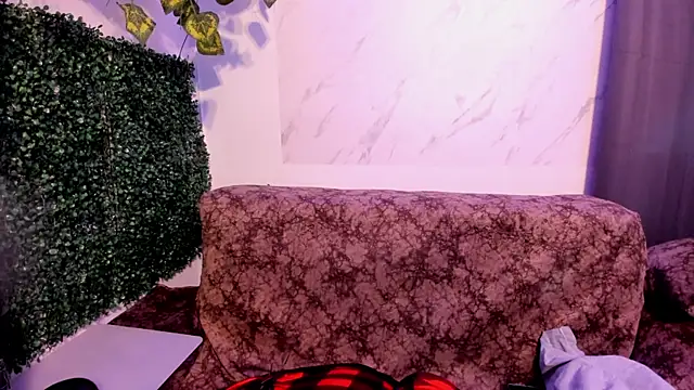 MeleekXXX  online show from April 8, 8:44 pm