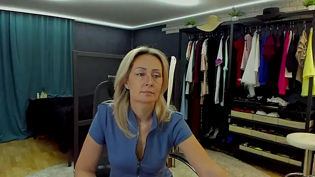 Julia Cherry  online show from March 5, 3:52 pm