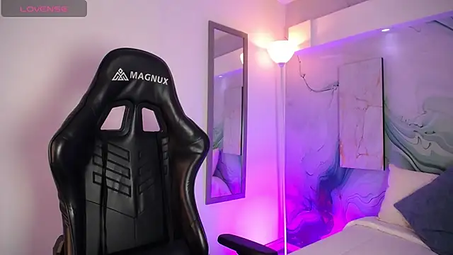 Aniie Doll online show from April 9, 8:25 pm