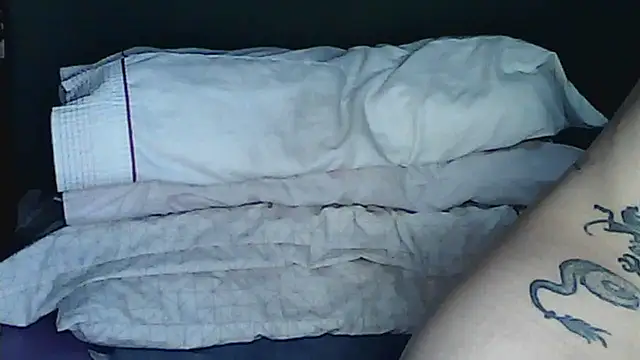 DarkElfSorceress online show from March 15, 11:45 am