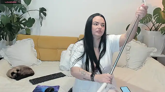 Amie Hill online show from February 17, 8:02 am