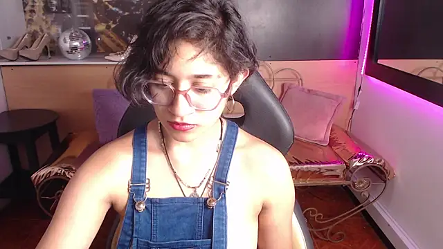 Lili Gomez  online show from October 7, 1:26 pm