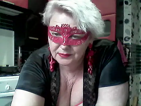 Lisa Suzie online show from April 20, 1:47 pm