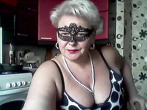 Lisa Suzie online show from March 12, 7:22 am