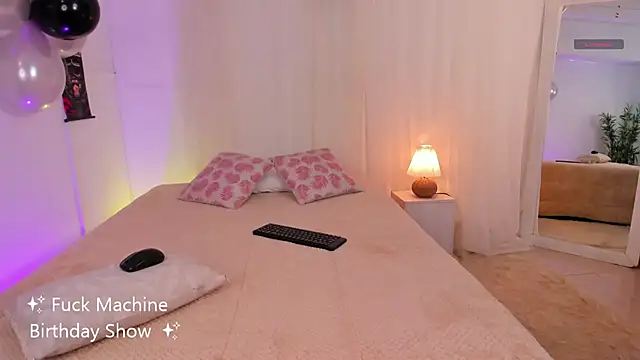 Lia Sweett  online show from October 1, 3:50 pm