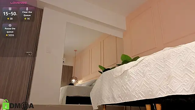 SHARONN     online show from September 13, 4:42 am