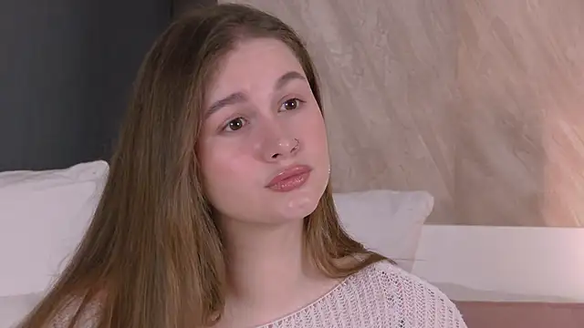 EllieHayes online show from April 10, 10:16 pm