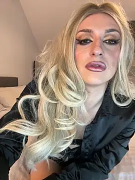 littlebambi26 online show from June 16, 9:38 pm