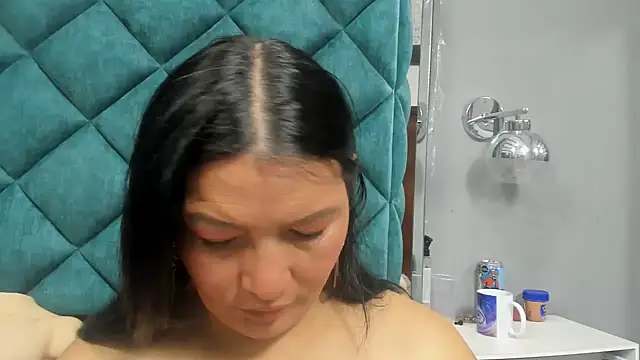 PENELOPELEWISs online show from March 14, 4:46 am