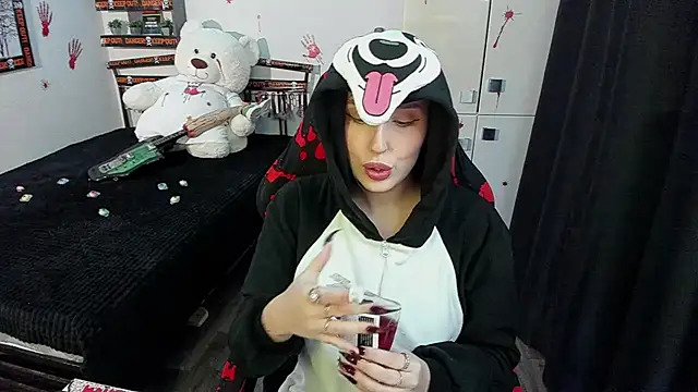 LinaTruly online show from October 31, 9:52 pm