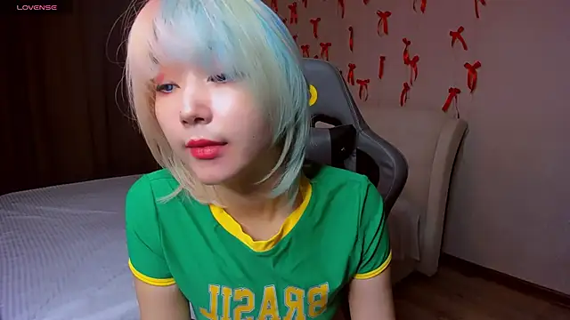 Milla Aheo online show from April 10, 1:06 pm