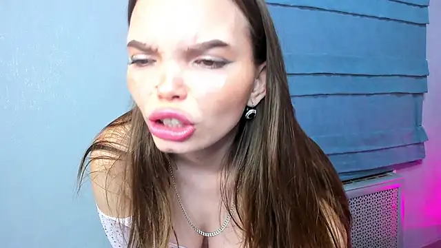 Curvy Dynamite  online show from September 27, 1:35 am