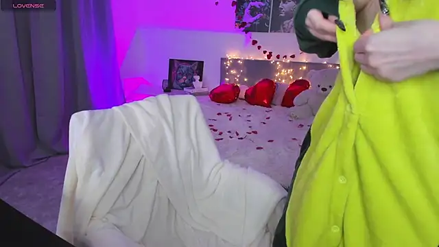 Lissa Meow  online show from February 21, 6:36 am