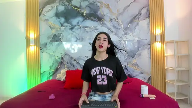 Mariana 16  online show from February 4, 7:50 pm