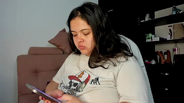 lizzie c online show from December 19, 7:44 am