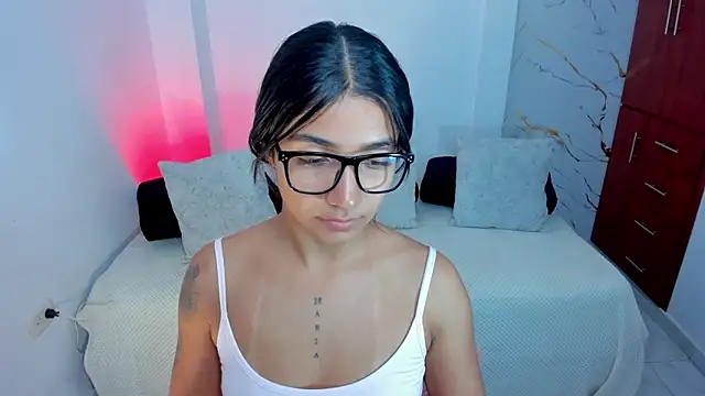 martina roldam online show from April 17, 1:19 am