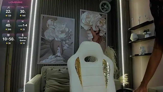 Daphne Fox  online show from April 22, 3:14 am