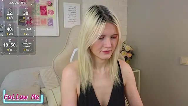 NellieLoyns online show from April 10, 5:19 pm