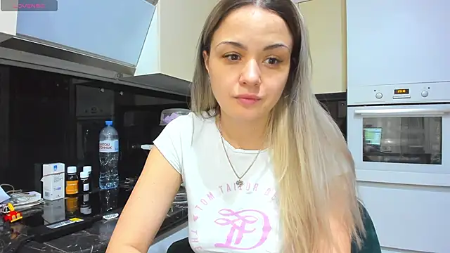 Mia   murrr online show from February 22, 4:41 pm