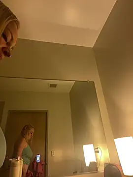 kAyLa gUrL online show from May 18, 11:16 am