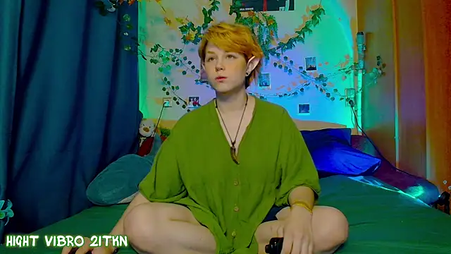 TrickyKitsune online show from September 25, 12:59 pm