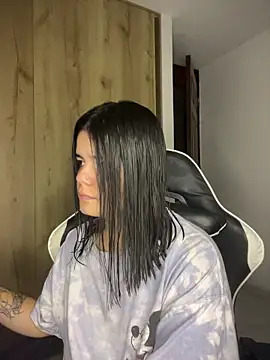 pretty angela1 online show from December 15, 12:27 am