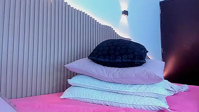 Annie kurt  online show from September 10, 9:04 pm