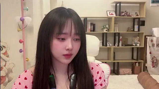 Chenjing0 online show from February 4, 1:25 pm