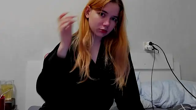 lia lovelly online show from September 27, 10:06 pm