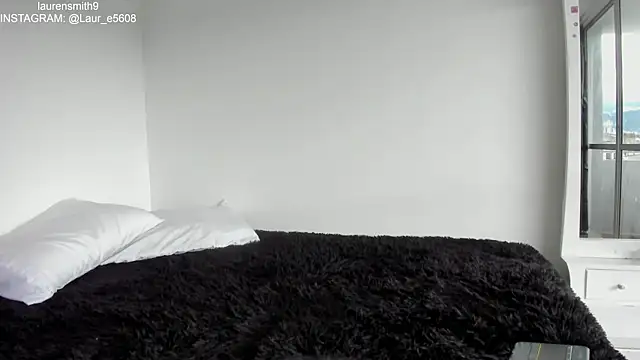 Laurensmith9 online show from December 20, 1:04 pm